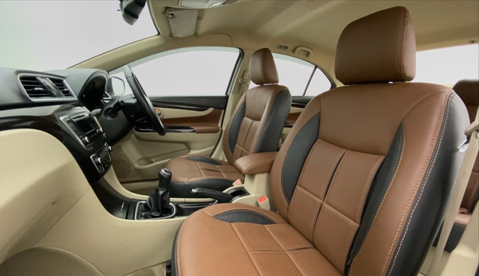 2016 Maruti Ciaz  ZDI SHVS, Diesel, Manual, 64,065 km, Right Side Front Door Cabin