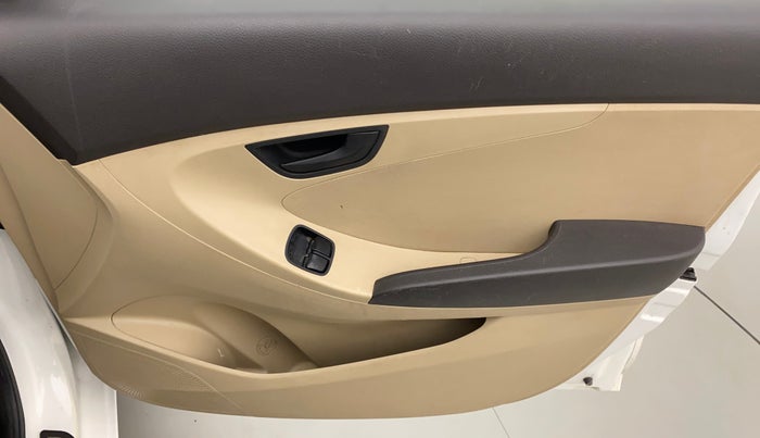 2018 Hyundai Eon ERA + SE, Petrol, Manual, 18,495 km, Driver Side Door Panels Control