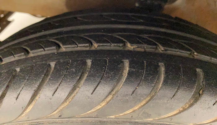 2018 Hyundai Eon ERA + SE, Petrol, Manual, 18,495 km, Left Front Tyre Tread