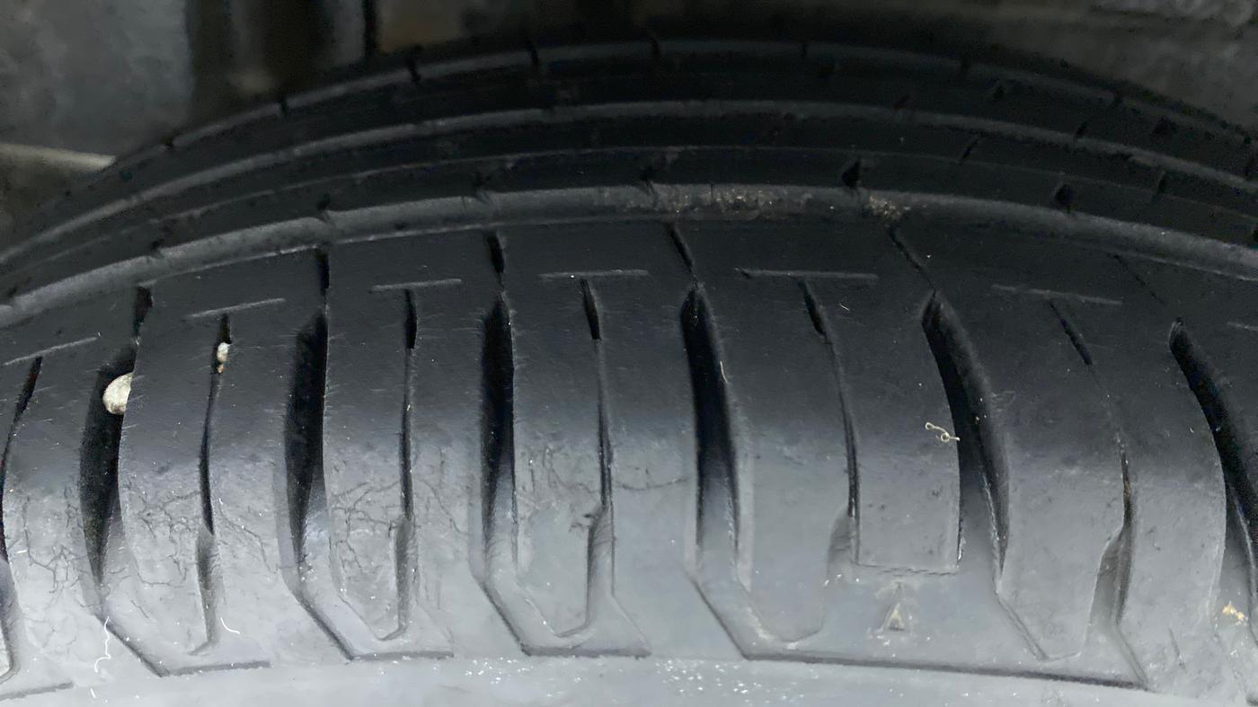 2017 Maruti Dzire ZXI PLUS AMT, Petrol, Automatic, 21,679 km, Right Rear Tyre Tread