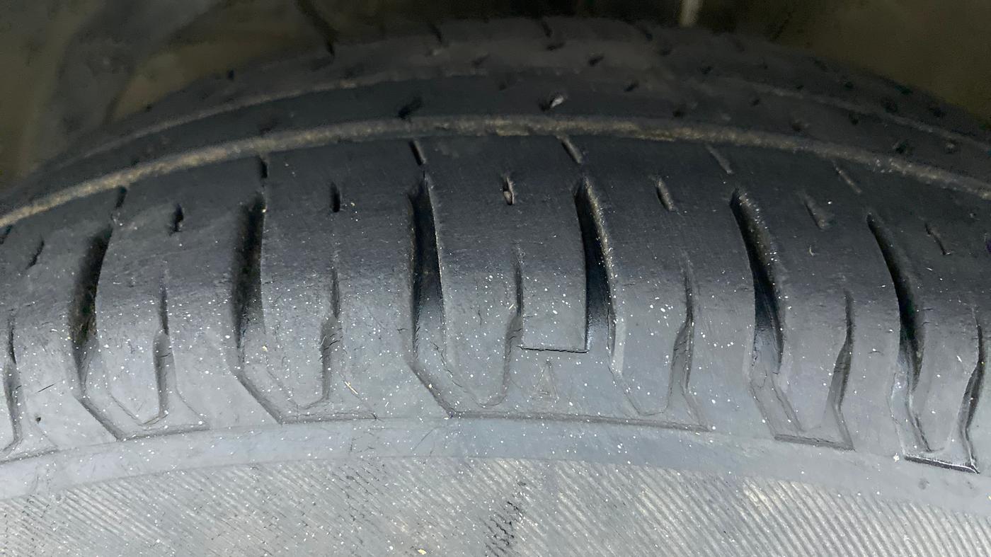 2017 Maruti Dzire ZXI PLUS AMT, Petrol, Automatic, 21,679 km, Left Front Tyre Tread