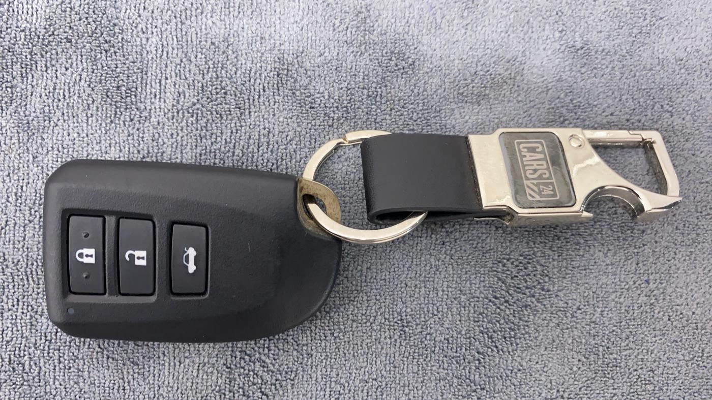 2020 Toyota YARIS G MT, Petrol, Manual, 44,145 km, Key Close Up