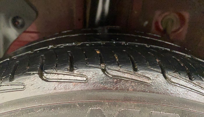 2017 Hyundai Elite i20 ASTA 1.2, Petrol, Manual, 1,04,578 km, Right Rear Tyre Tread