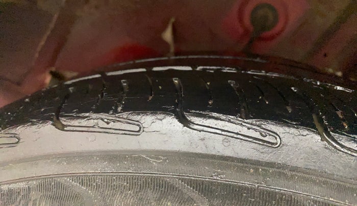 2017 Hyundai Elite i20 ASTA 1.2, Petrol, Manual, 1,04,578 km, Left Rear Tyre Tread