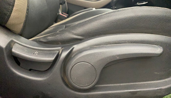 2017 Hyundai Elite i20 ASTA 1.2, Petrol, Manual, 1,04,578 km, Driver Side Adjustment Panel