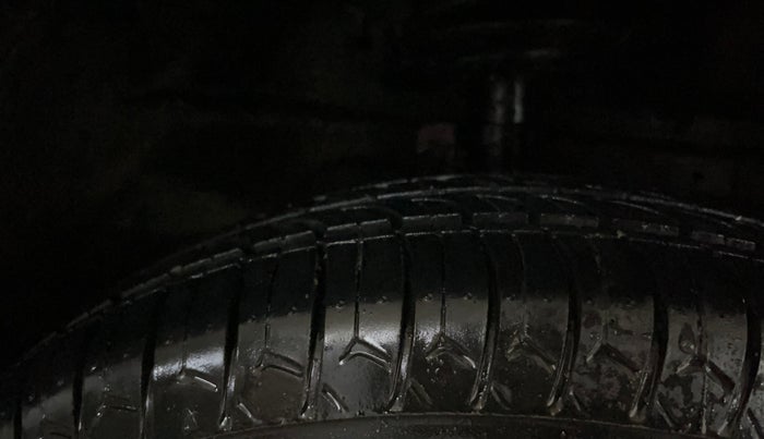 2015 Maruti Swift VXI, Petrol, Manual, 30,231 km, Right Front Tyre Tread