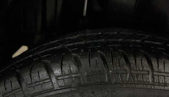 2015 Maruti Swift VXI, Petrol, Manual, 30,231 km, Right Rear Tyre Tread