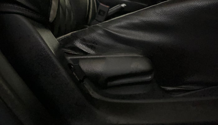 2015 Maruti Swift VXI, Petrol, Manual, 30,231 km, Driver Side Adjustment Panel