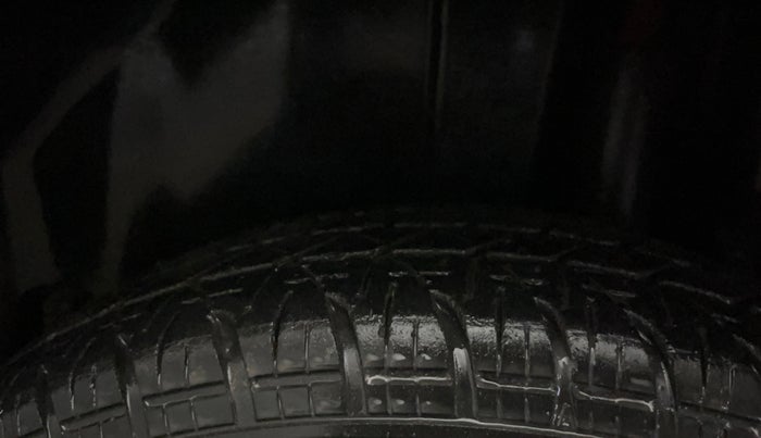 2015 Maruti Swift VXI, Petrol, Manual, 30,231 km, Left Rear Tyre Tread