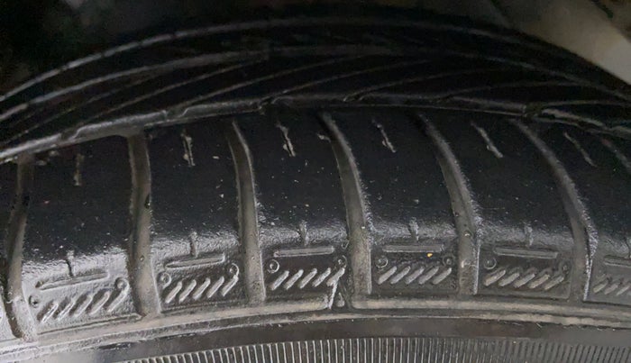 2018 Toyota YARIS V CVT, Petrol, Automatic, 18,392 km, Left Rear Tyre Tread