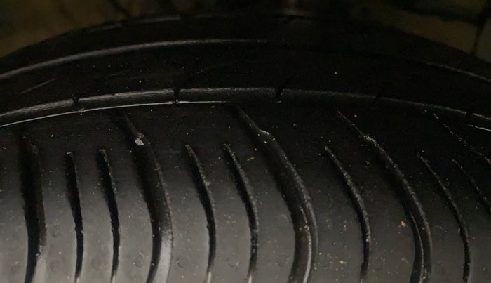 2020 Hyundai GRAND I10 NIOS SPORTZ AMT 1.2 KAPPA VTVT, Petrol, Automatic, 1,33,572 km, Right Front Tyre Tread