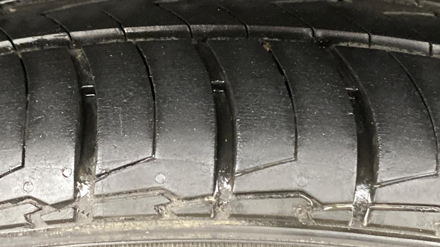 2021 MG HECTOR SHARP 1.5 CVT PETROL DUAL TONE, Petrol, Automatic, 63,194 km, Right Rear Tyre Tread