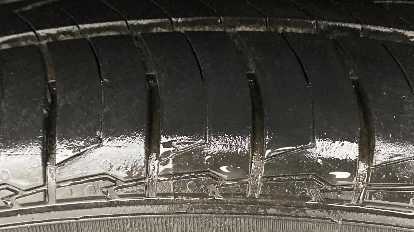 2021 MG HECTOR SHARP 1.5 CVT PETROL DUAL TONE, Petrol, Automatic, 63,194 km, Left Rear Tyre Tread