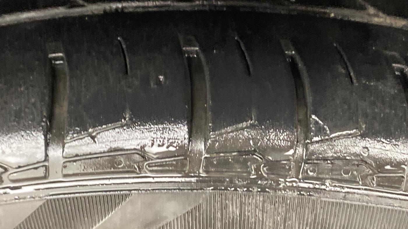 2021 MG HECTOR SHARP 1.5 CVT PETROL DUAL TONE, Petrol, Automatic, 63,194 km, Right Front Tyre Tread