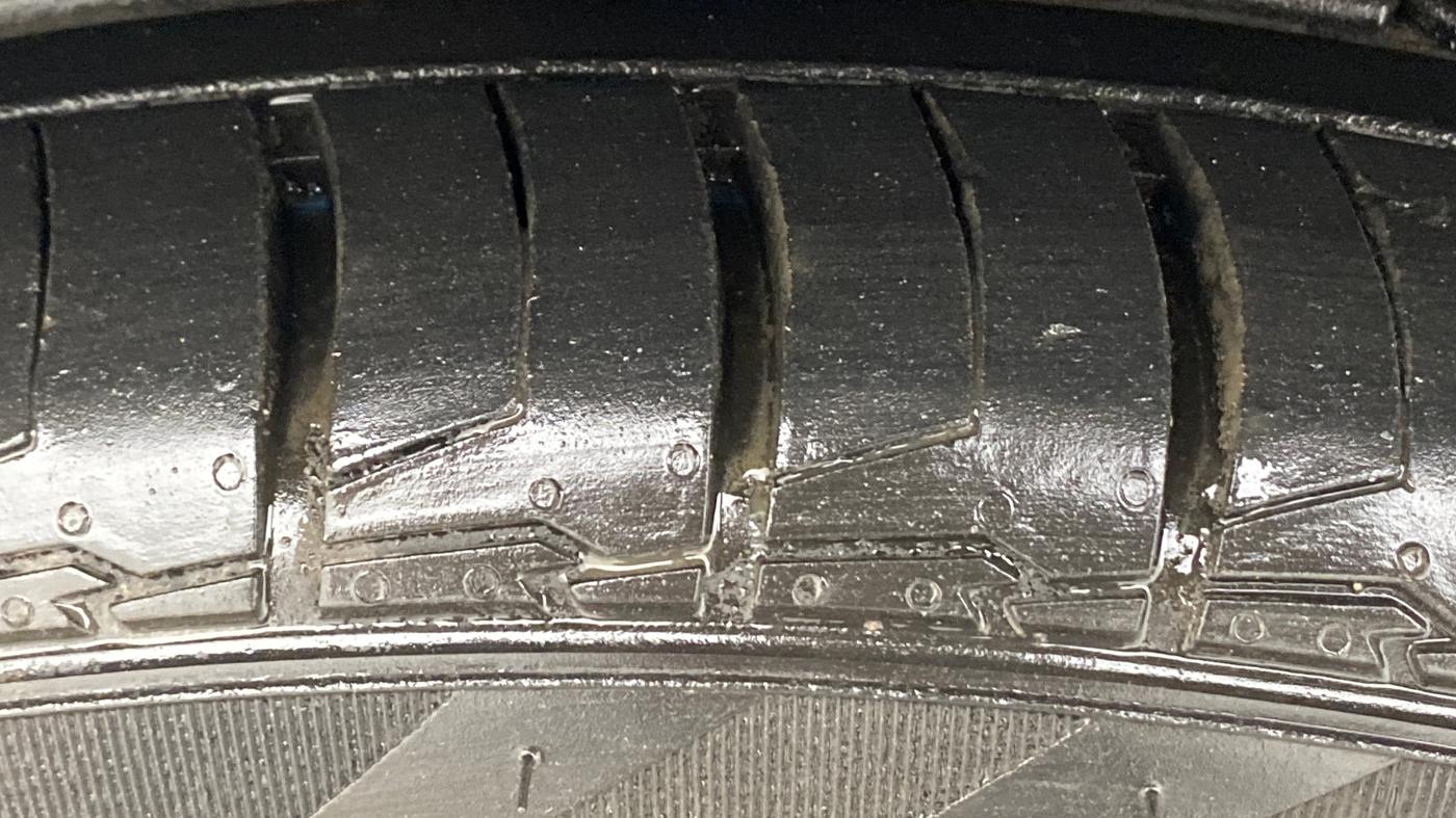 2021 MG HECTOR SHARP 1.5 CVT PETROL DUAL TONE, Petrol, Automatic, 63,194 km, Left Front Tyre Tread