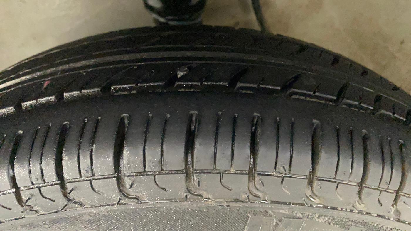 2015 Maruti Alto 800 VXI, Petrol, Manual, 31,078 km, Left Front Tyre Tread