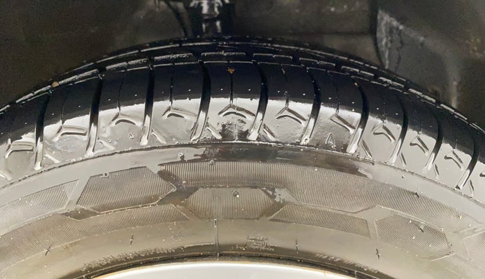 2021 Hyundai AURA S 1.2 CNG, CNG, Manual, 79,118 km, Right Front Tyre Tread
