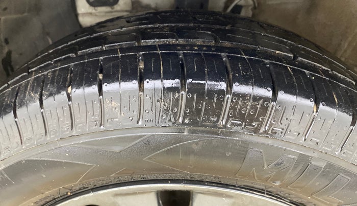 2018 Hyundai Elite i20 ASTA 1.2  CVT, CNG, Automatic, 93,294 km, Left Front Tyre Tread