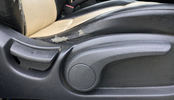 2018 Hyundai Elite i20 ASTA 1.2  CVT, CNG, Automatic, 93,294 km, Driver Side Adjustment Panel