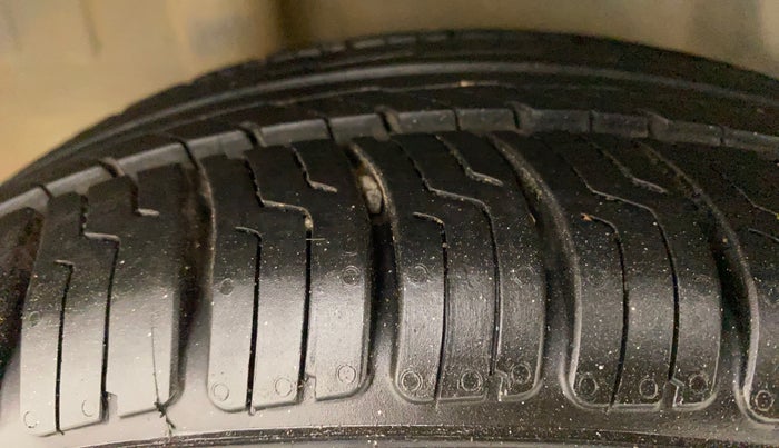 2017 Honda Brio VX AT, Petrol, Automatic, 39,220 km, Right Rear Tyre Tread