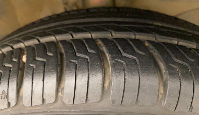 2017 Honda Brio VX AT, Petrol, Automatic, 39,220 km, Right Front Tyre Tread