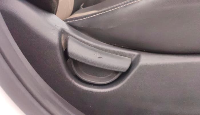 2016 Hyundai Grand i10 SPORTZ 1.2 KAPPA VTVT, Petrol, Manual, 36,454 km, Driver Side Adjustment Panel