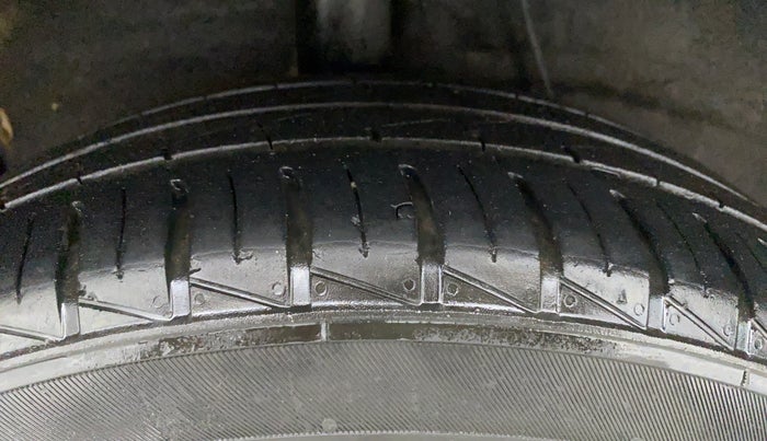 2020 Hyundai AURA S CNG, CNG, Manual, 63,431 km, Right Rear Tyre Tread