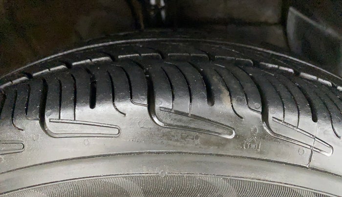 2020 Hyundai AURA S CNG, CNG, Manual, 63,431 km, Right Front Tyre Tread