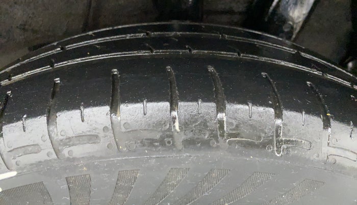2020 Hyundai AURA S CNG, CNG, Manual, 63,431 km, Left Rear Tyre Tread