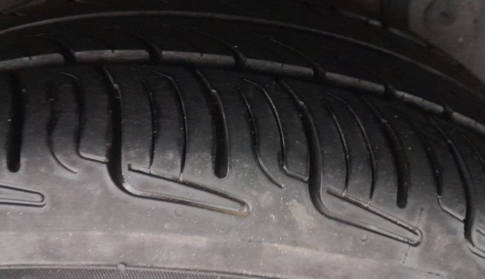 2015 Renault Lodgy 110 PS RXZ, Diesel, Manual, 89,791 km, Left Rear Tyre Tread