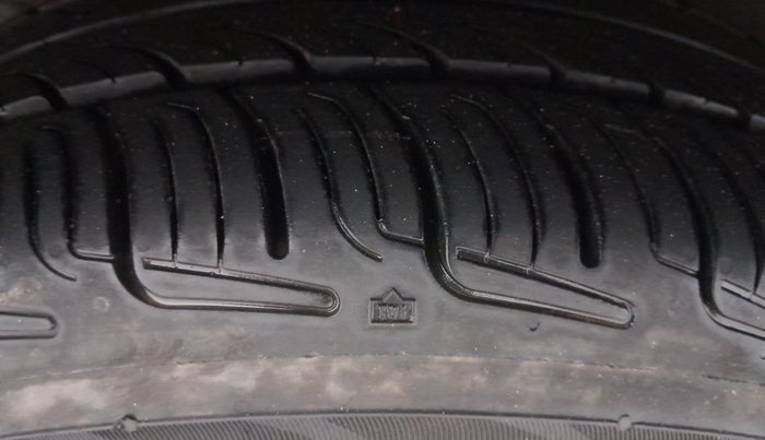 2015 Renault Lodgy 110 PS RXZ, Diesel, Manual, 89,791 km, Right Rear Tyre Tread