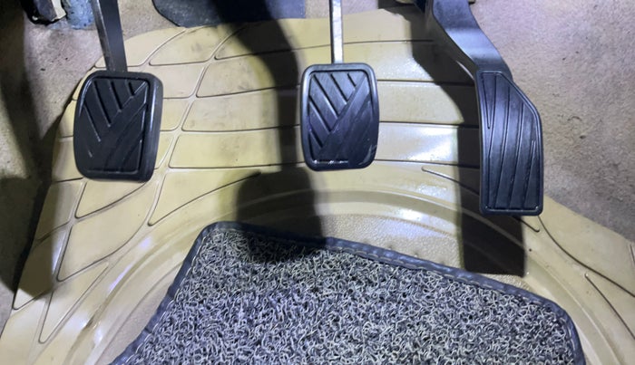 2015 Maruti Swift Dzire VXI, Petrol, Manual, 81,693 km, Pedals