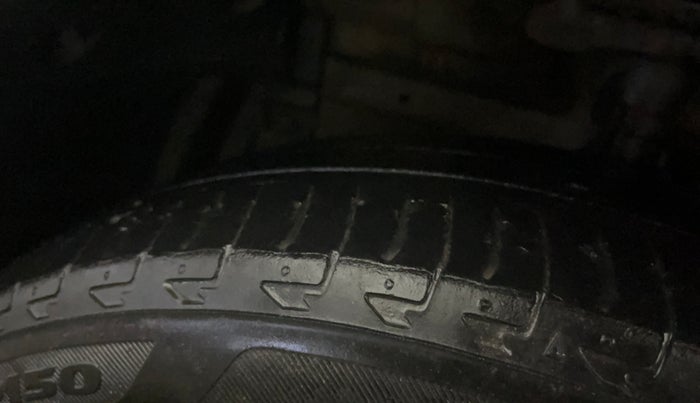 2015 Maruti Swift Dzire VXI, Petrol, Manual, 81,693 km, Left Front Tyre Tread