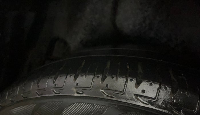 2015 Maruti Swift Dzire VXI, Petrol, Manual, 81,693 km, Left Rear Tyre Tread