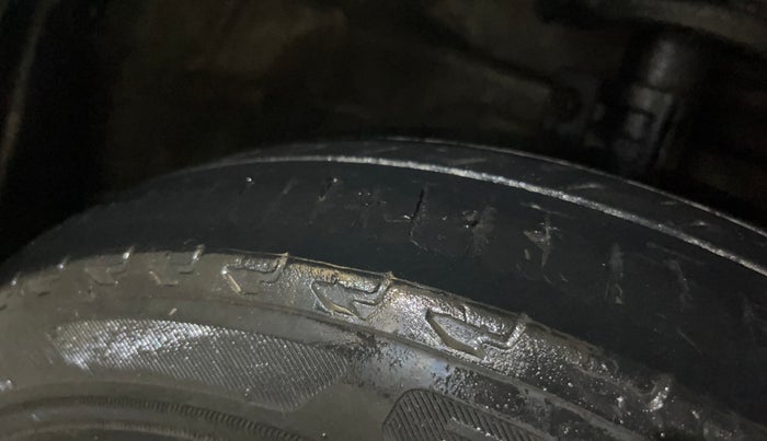 2015 Maruti Swift Dzire VXI, Petrol, Manual, 81,693 km, Right Front Tyre Tread
