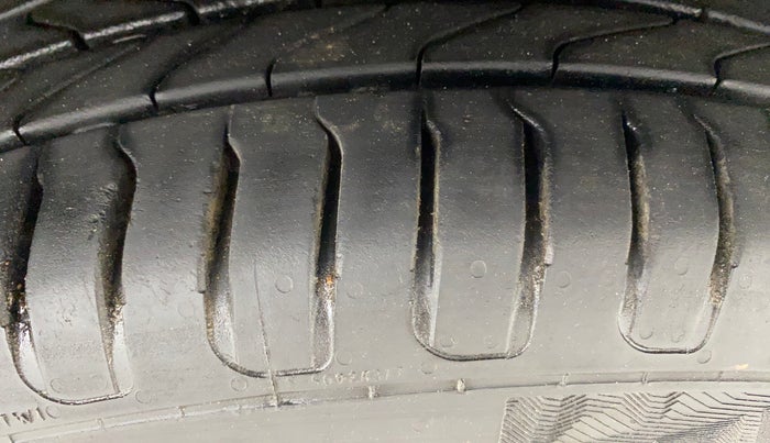 2020 Maruti Swift ZXI PLUS, Petrol, Manual, 77,993 km, Right Front Tyre Tread