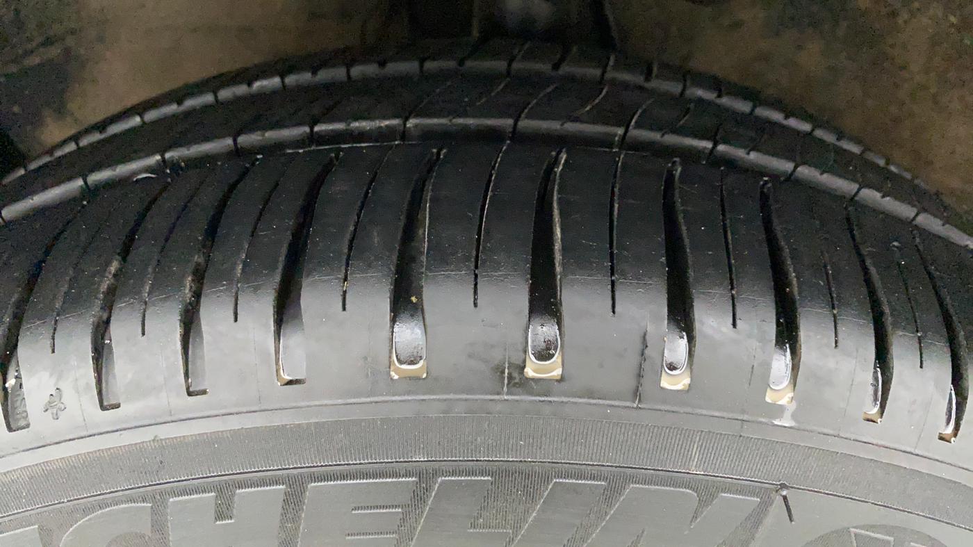 2010 Maruti Ritz ZXI, Petrol, Manual, 19,108 km, Left Front Tyre Tread