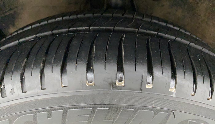 2010 Maruti Ritz ZXI, Petrol, Manual, 19,108 km, Left Front Tyre Tread