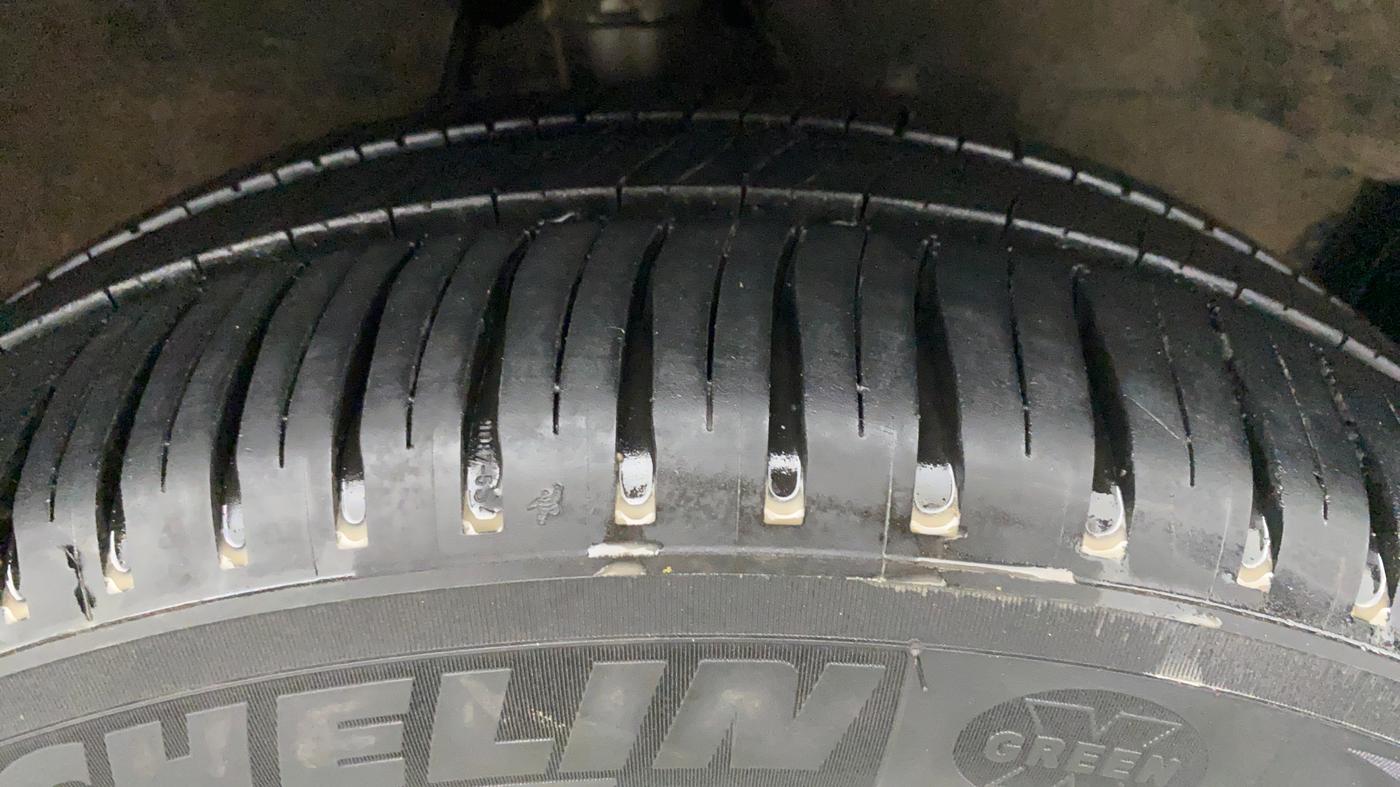 2010 Maruti Ritz ZXI, Petrol, Manual, 19,108 km, Right Front Tyre Tread