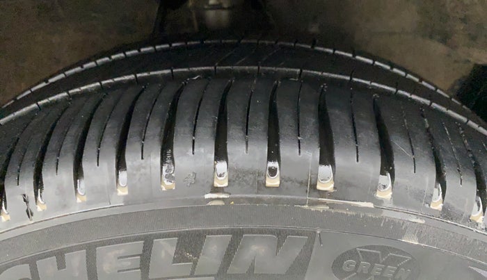 2010 Maruti Ritz ZXI, Petrol, Manual, 19,108 km, Right Front Tyre Tread