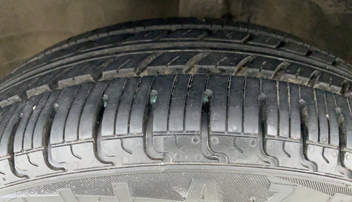 2013 Maruti Wagon R Stingray VXI, Petrol, Manual, 10,737 km, Left Front Tyre Tread
