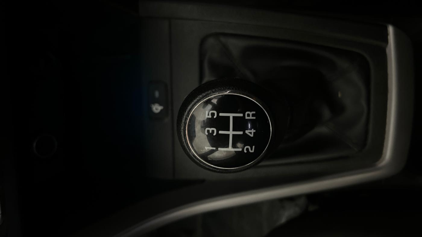 2023 Maruti BREZZA ZXI + SMART HYBRID, Petrol, Manual, 37,195 km, Gear Lever