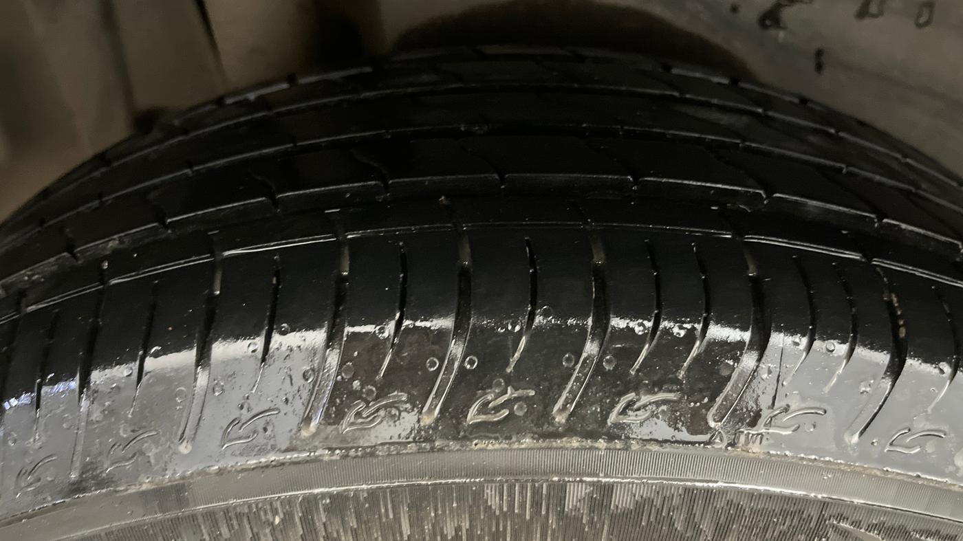 2023 Maruti BREZZA ZXI + SMART HYBRID, Petrol, Manual, 37,195 km, Right Rear Tyre Tread