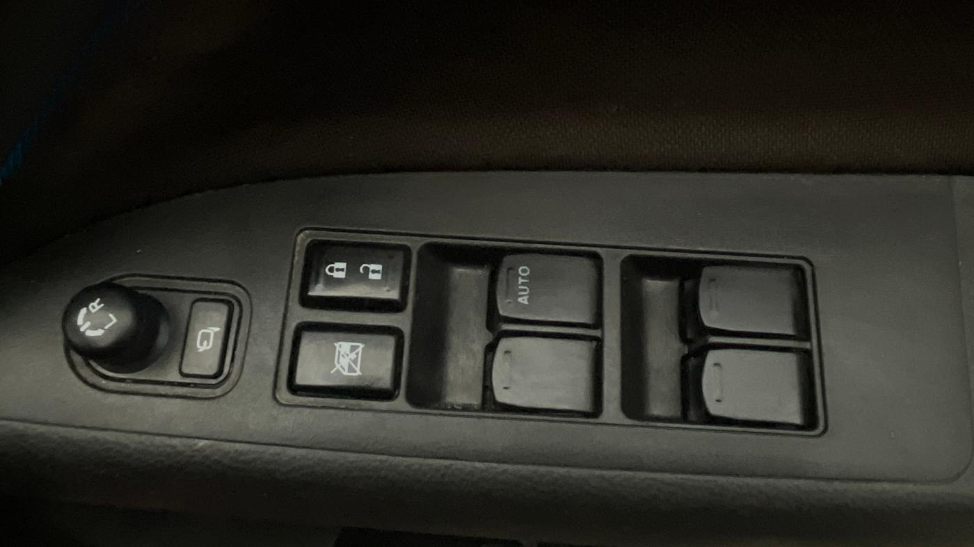 2023 Maruti BREZZA ZXI + SMART HYBRID, Petrol, Manual, 37,195 km, Driver Side Door Panels Control