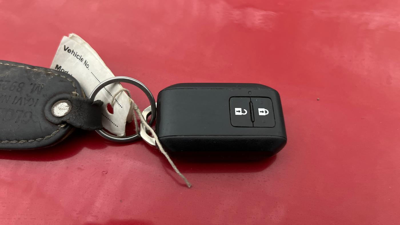 2023 Maruti BREZZA ZXI + SMART HYBRID, Petrol, Manual, 37,195 km, Key Close Up