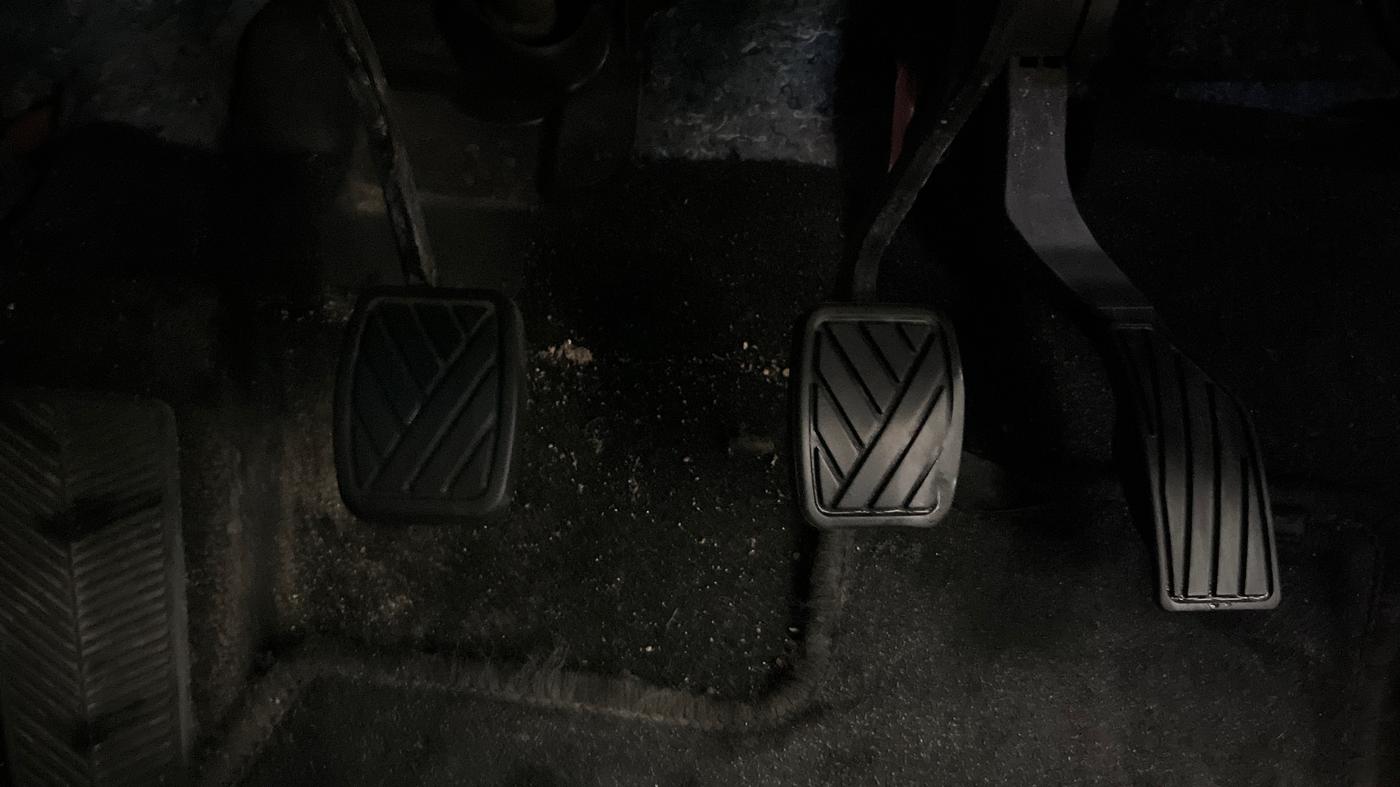 2023 Maruti BREZZA ZXI + SMART HYBRID, Petrol, Manual, 37,195 km, Pedals