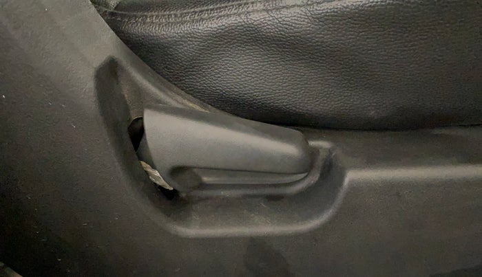 2014 Maruti Wagon R 1.0 LXI, Petrol, Manual, 95,485 km, Driver Side Adjustment Panel