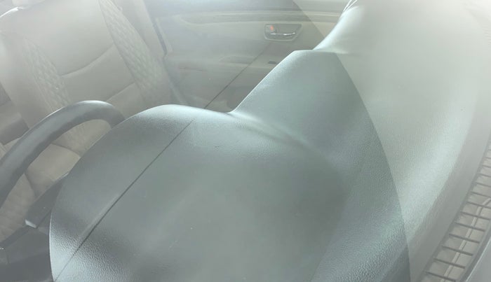 2018 Maruti Ciaz DELTA AT 1.5 SHVS PETROL, Petrol, Automatic, 59,456 km, Front windshield - Minor spot on windshield