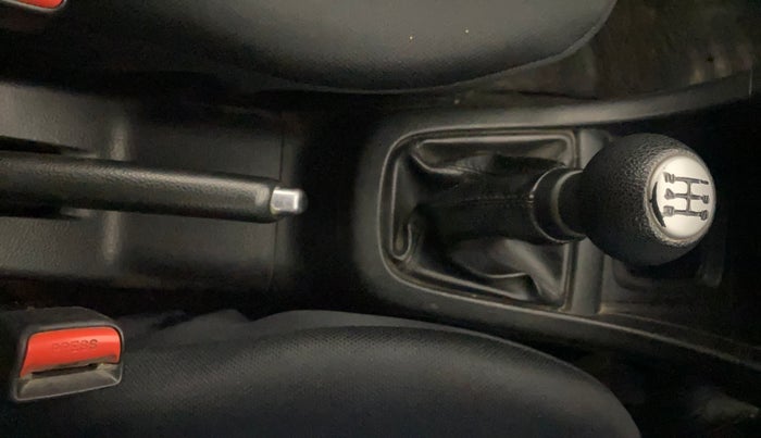 2017 Maruti Swift VXI O, Petrol, Manual, 1,31,746 km, Gear Lever