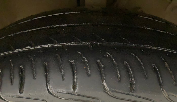 2017 Maruti Swift VXI O, Petrol, Manual, 1,31,746 km, Right Front Tyre Tread